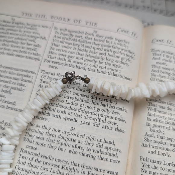 Vintage White Beaded Necklace - Picture 3 of 7